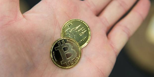 ethereum auction contract